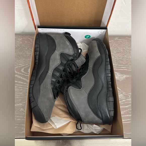 MENS AIR JORDAN 10 RETRO CHARRED GREY/TRUE RED-BLACK HJ6779-001 US SIZE 11 - Picture 3 of 7